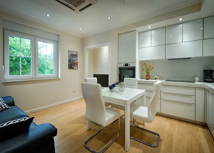 Marella Luxe At The Bacvice & Centre Apartman